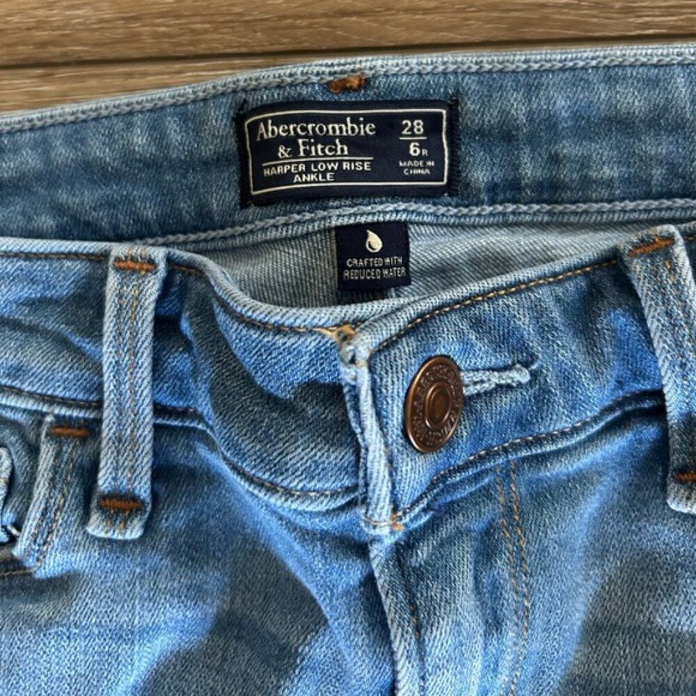 Abercrombie & Fitch Harper Low Rise Ankle Embroidered Distressed Jeans Sz 28/6 - Picture 7 of 16